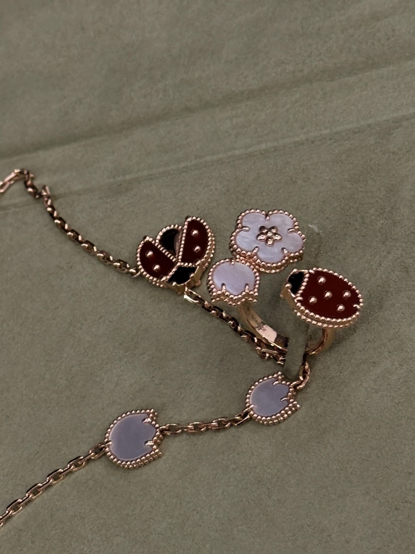 Van Cleef & Arpels floral and leaf necklace